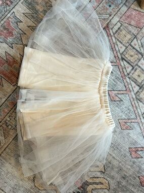 Zara kids Cream Tulle shorts 3-4T